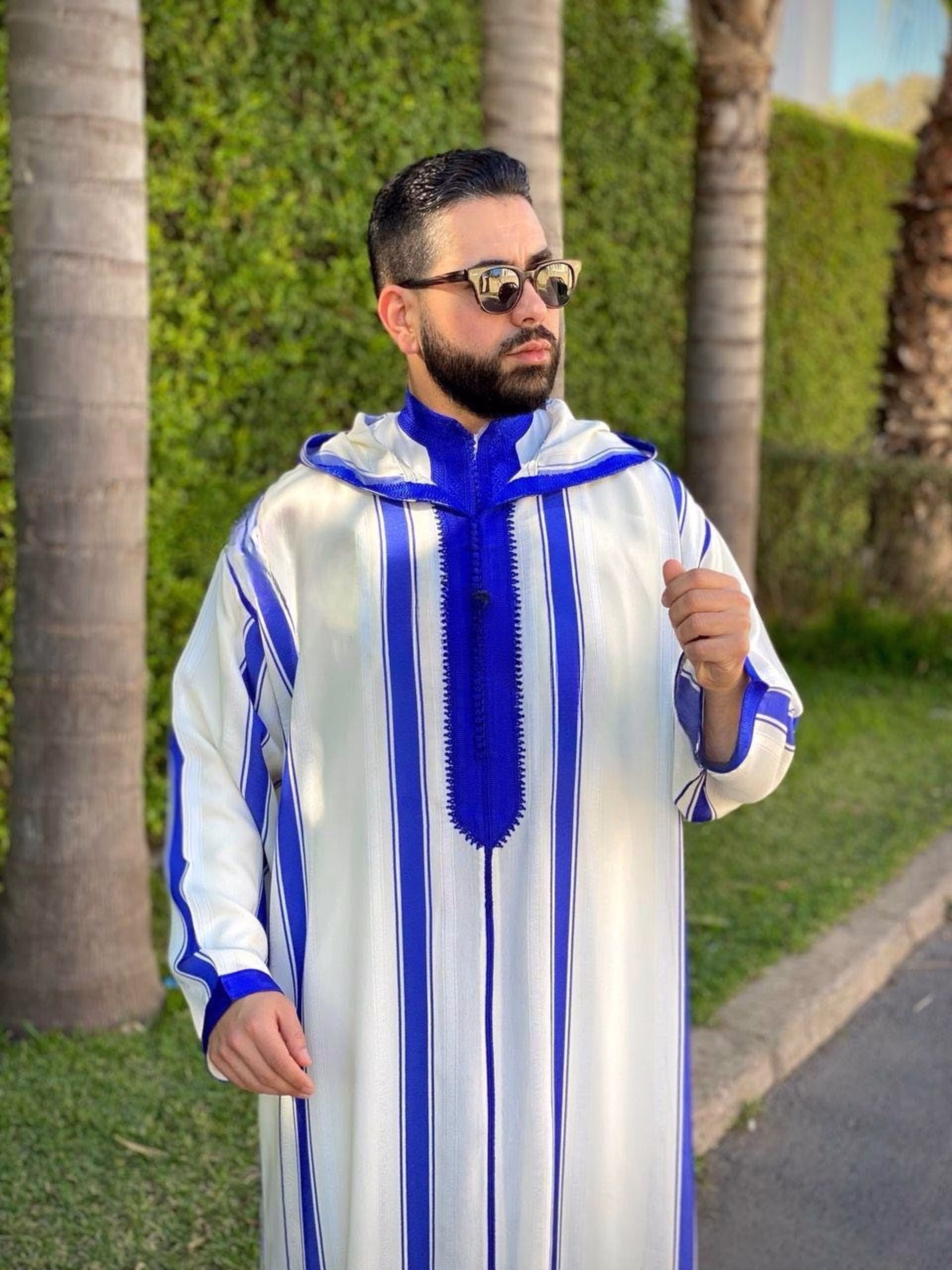 Full length Moroccan thobe Djellaba Chaara in royal blue and white